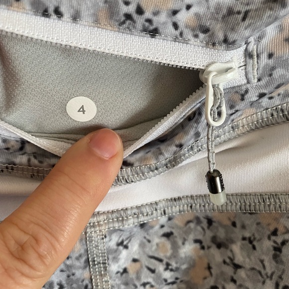 Lululemon printed cropped leggings sz 4 - Picture 5 of 6